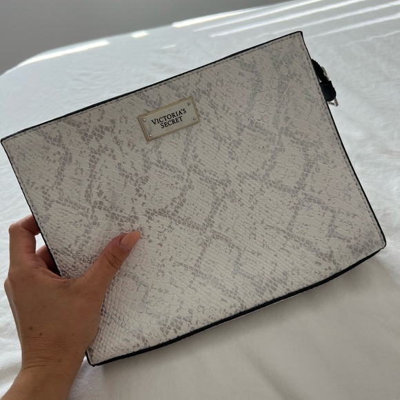 Victoria’s Secret white/silver clutch - Picture 1 of 4